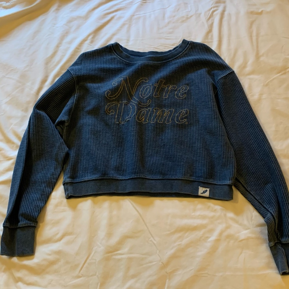 Notre Dame crop sweatshirt.